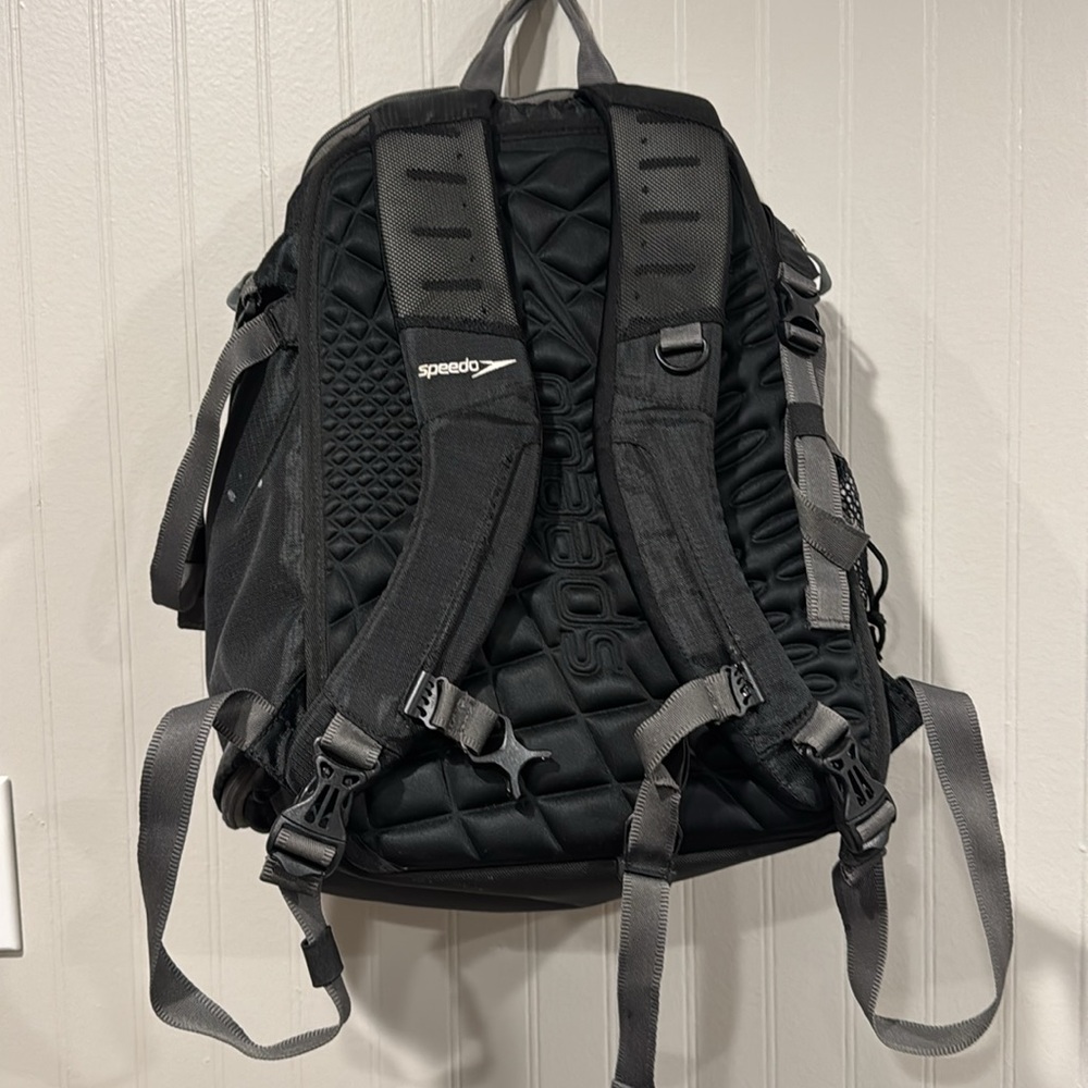 Speedo Swim Backpack BLACK Large Wet Compartment 18"x12"x9.5" - Picture 2 of 4